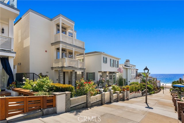 220 20th Street, Manhattan Beach, California 90266, 4 Bedrooms Bedrooms, ,2 BathroomsBathrooms,Residential,For Sale,20th,SB25202163