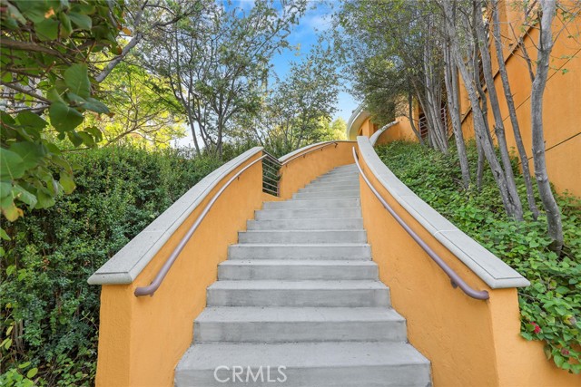 838 Braewood Court, South Pasadena CA: https://media.crmls.org/medias/ee94381f-42a9-495d-b065-c5101d8ba802.jpg