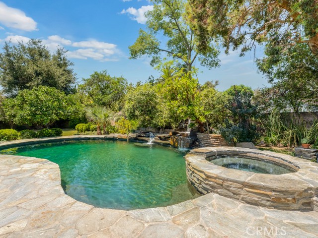 10335 Sylvia Avenue, Porter Ranch CA: https://media.crmls.org/medias/ee946b18-078c-4b09-8f5c-29c0566a840c.jpg