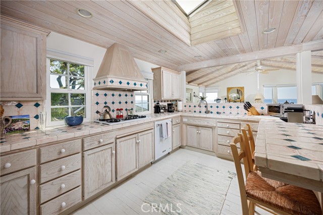 2691 Victoria, Laguna Beach CA: https://media.crmls.org/medias/ee949e88-ab2f-4222-a1bc-7ed8d2822f09.jpg
