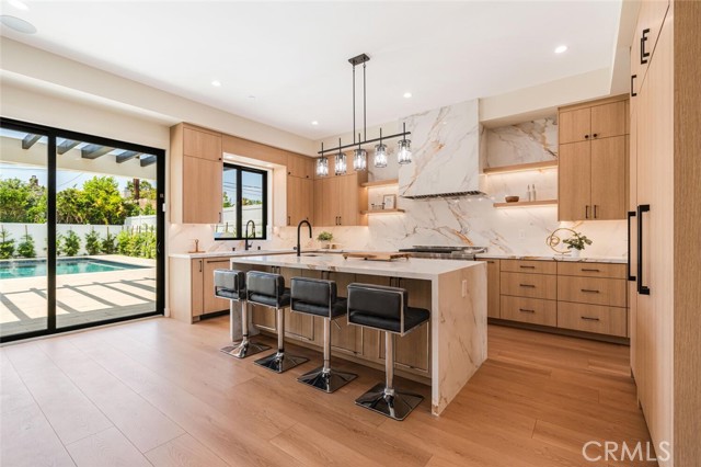 521 N Sparks Street, Burbank CA: https://media.crmls.org/medias/ee94e913-ae09-4248-824f-a1b862704c40.jpg