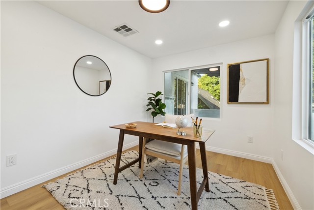 1290 E Woodbury Road, Pasadena CA: https://media.crmls.org/medias/ee94ed8e-78eb-4c79-92e5-f9e7e566c104.jpg