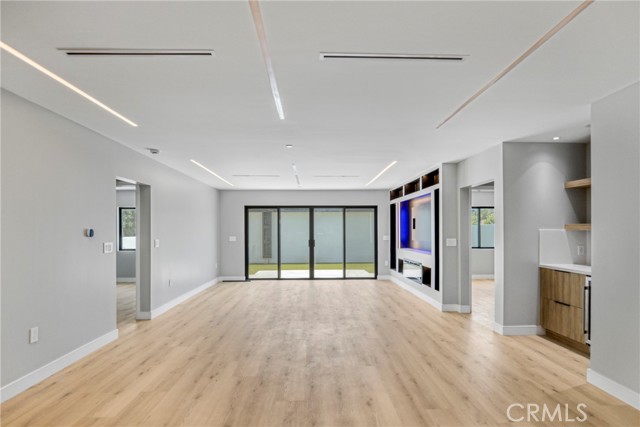 20522 Sherman Way, Winnetka CA: https://media.crmls.org/medias/ee965ee6-556d-42d9-834e-4b01f512d695.jpg