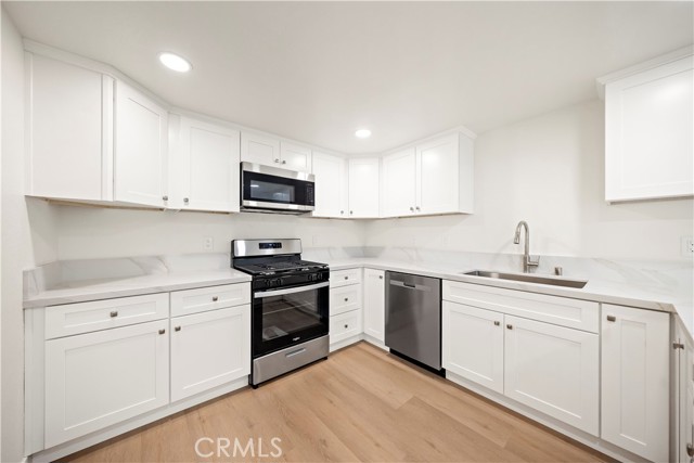 Detail Gallery Image 9 of 33 For 8362 Sunset Trail Pl #B,  Rancho Cucamonga,  CA 91730 - 3 Beds | 2/1 Baths