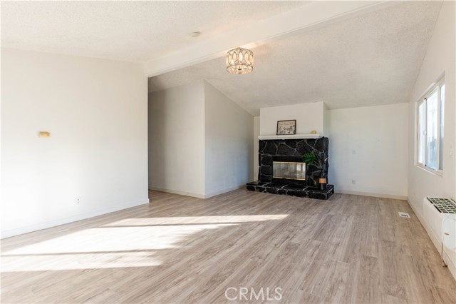 Detail Gallery Image 2 of 30 For 1241 N East #216,  Anaheim,  CA 92805 - 3 Beds | 2 Baths