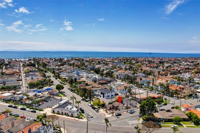 627 7th Street, Huntington Beach CA: https://media.crmls.org/medias/ee96faad-3d21-4fc6-a1a8-a36c903eb006.jpg
