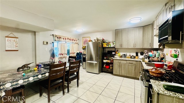 Detail Gallery Image 9 of 20 For 5833 Leo, Bakersfield,  CA 93307 - 2 Beds | 1 Baths