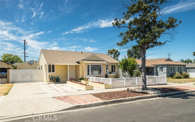 332 E Barkley Ave, Orange, CA 92867