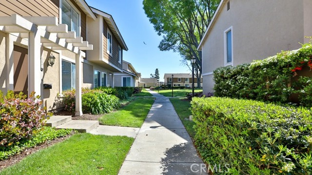 Detail Gallery Image 3 of 48 For 3041 S Sycamore St #C,  Santa Ana,  CA 92707 - 3 Beds | 1/1 Baths