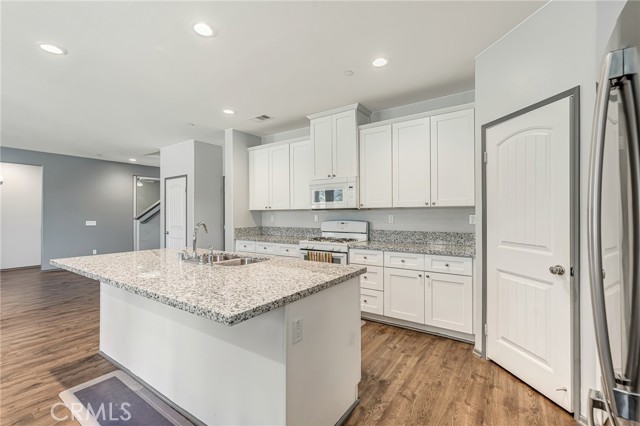 1559 Cabernet Court, San Jacinto CA: https://media.crmls.org/medias/ee98a7d5-a3d3-49ce-8754-ed64e05be6c1.jpg