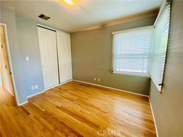 Detail Gallery Image 10 of 34 For 17557 Gilmore St, Lake Balboa,  CA 91406 - 3 Beds | 1 Baths