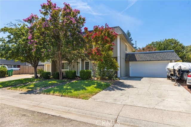 Detail Gallery Image 3 of 11 For 2715 White Ave, Chico,  CA 95973 - 6 Beds | 2/2 Baths