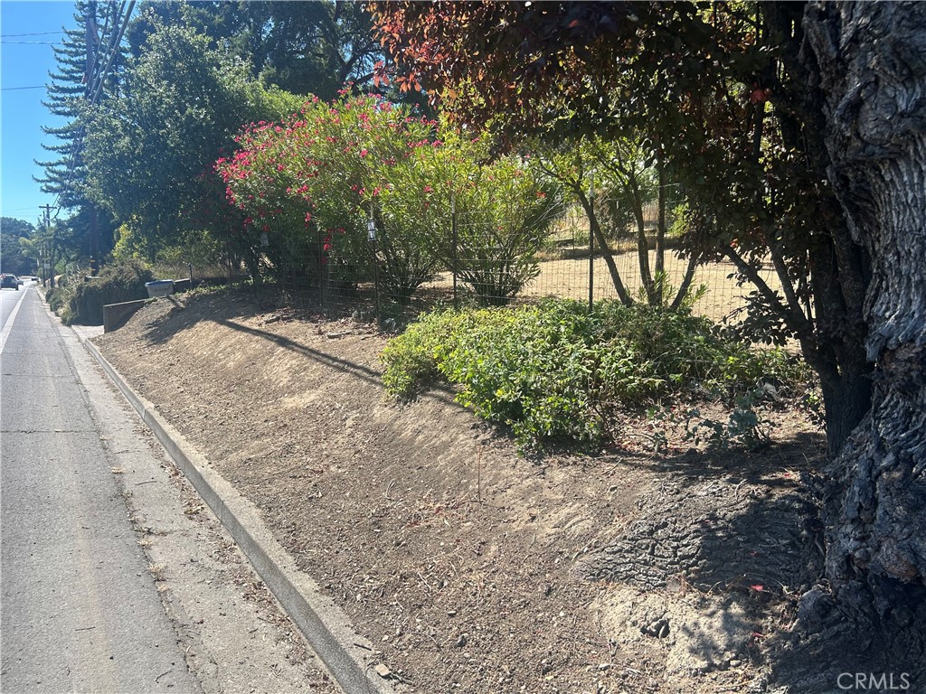 https://media.crmls.org/medias/ee9a40b9-6da3-49d2-b273-6f802b38678d.jpg?preset=X-Large