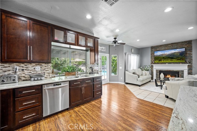 10798 Zinfandel Street, Rancho Cucamonga CA: https://media.crmls.org/medias/ee9a4e3b-df6a-47ed-92f3-a0218cd10af1.jpg