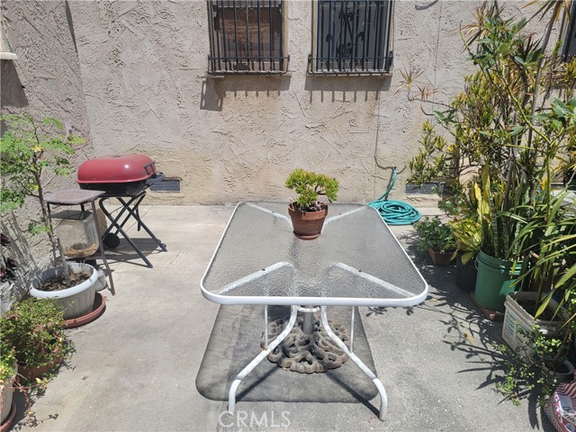 4214 Rosewood Avenue, Los Angeles CA: https://media.crmls.org/medias/ee9ae1a8-f597-41d5-8c1f-9d74af330555.jpg