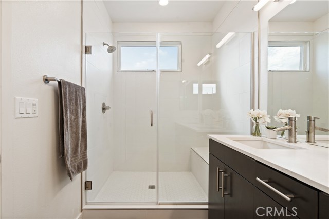 Detail Gallery Image 13 of 33 For 2700 E Chaucer #14,  Los Angeles,  CA 90065 - 4 Beds | 4 Baths