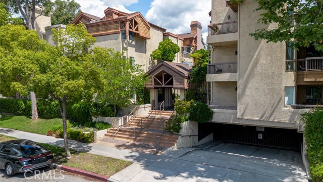 Detail Gallery Image 2 of 31 For 236 N Louise St #104,  Glendale,  CA 91206 - 2 Beds | 2 Baths