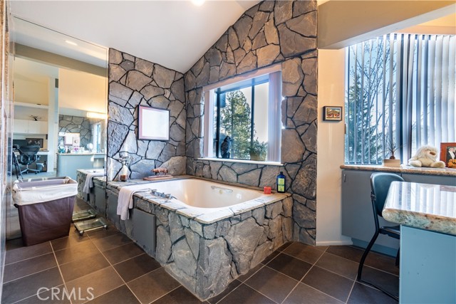 Detail Gallery Image 15 of 37 For 39802 Lakeview Dr #10,  Big Bear Lake,  CA 92315 - 2 Beds | 2/1 Baths