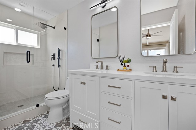 Detail Gallery Image 28 of 42 For 2211 Farrell Ave #B,  Redondo Beach,  CA 90278 - 3 Beds | 2/1 Baths