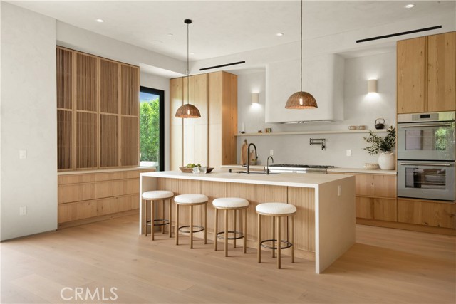 Detail Gallery Image 7 of 22 For 4500 Calhoun Ave, Sherman Oaks,  CA 91423 - 4 Beds | 4/1 Baths
