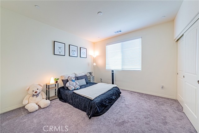 4040 S Bowery Place, Ontario CA: https://media.crmls.org/medias/ee9ff147-72f4-476c-be6c-cda906f0fe8c.jpg