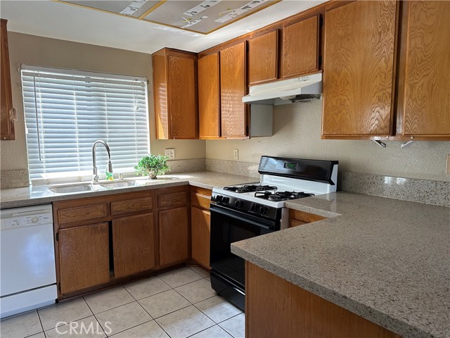 Detail Gallery Image 17 of 31 For 2830 Oak Creek Dr #D,  Ontario,  CA 91761 - 3 Beds | 2/1 Baths