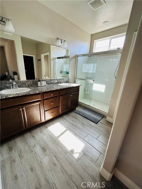 Detail Gallery Image 15 of 15 For 6140 E Laurel, Fresno,  CA 93727 - 2 Beds | 2 Baths