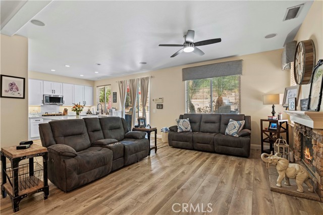 28436 Calex Drive, Valencia CA: https://media.crmls.org/medias/eea19233-4ae0-4ba7-a7e3-7e97fde7439d.jpg