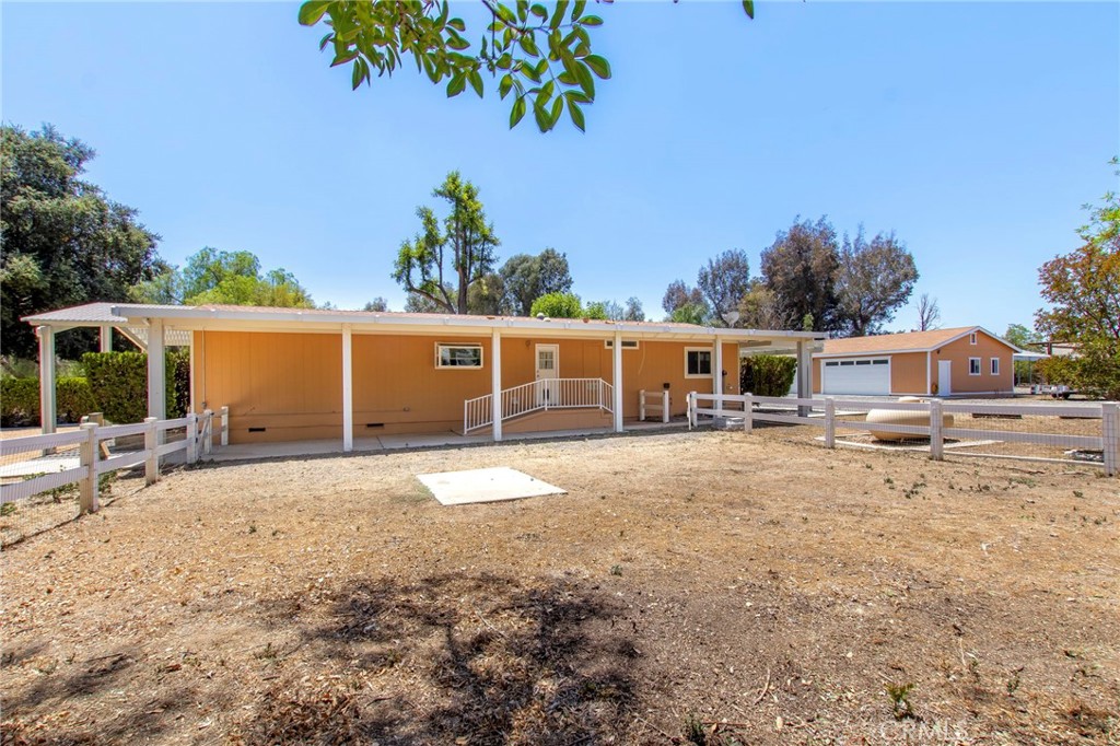 https://media.crmls.org/medias/eea197f1-35b1-4e2b-bd2d-b93faf7d0218.jpg?preset=X-Large