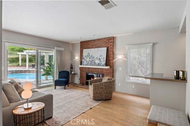 Detail Gallery Image 14 of 44 For 21421 Aliso Ct, Lake Forest,  CA 92630 - 4 Beds | 2/1 Baths