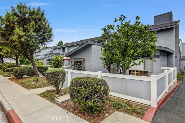 Detail Gallery Image 3 of 27 For 900 W Sierra Madre #44,  Azusa,  CA 91702 - 3 Beds | 2/1 Baths