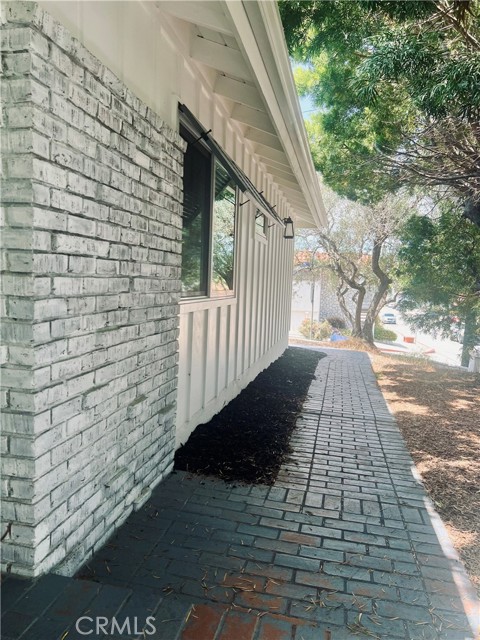 1856 9th Street, Manhattan Beach CA: https://media.crmls.org/medias/eea1d2ed-edfd-4081-bd0f-88ce3178c5f0.jpg