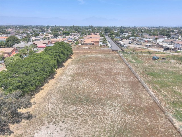 645 N Maple Avenue, Fontana CA: https://media.crmls.org/medias/eea1fab1-e304-406b-934b-256239f1e8e8.jpg