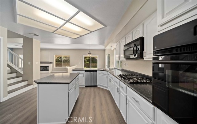 Detail Gallery Image 6 of 18 For 7304 Gila Ct, Palmdale,  CA 93551 - 5 Beds | 3 Baths