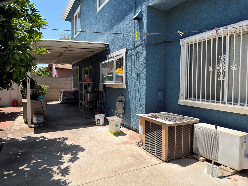 https://media.crmls.org/medias/eea2be0a-54d0-493d-a7e9-3ac957112463.jpg?preset=X-Large