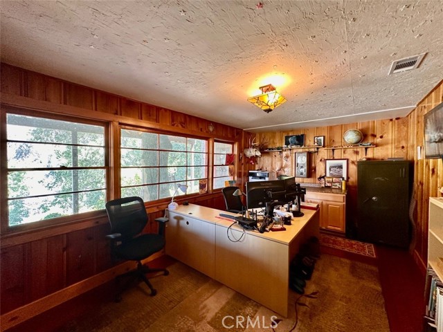 39722 Valley Of The Falls Drive, Forest Falls CA: https://media.crmls.org/medias/eea2cc41-68b3-4c16-b445-2aa5000c36da.jpg