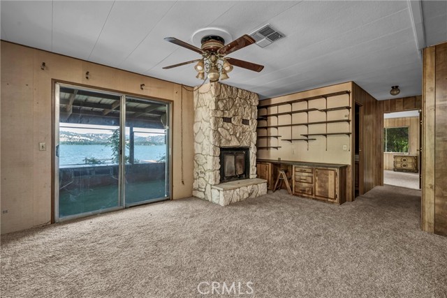 11990 North Drive, Clearlake CA: https://media.crmls.org/medias/eea52fe3-a826-4416-bce1-e84f8cd5b1c9.jpg