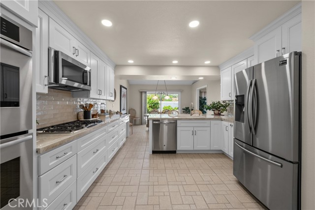 Detail Gallery Image 12 of 44 For 621 Westchester Ln, Thousand Oaks,  CA 91320 - 3 Beds | 2/1 Baths