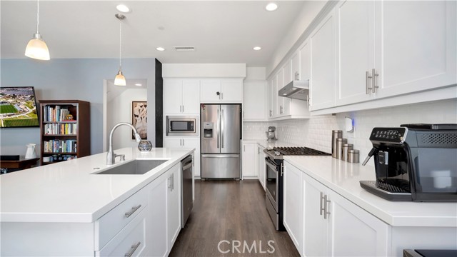 125 Allusion, Irvine CA: https://media.crmls.org/medias/eea56096-dd8b-4923-8e0b-e590043fe1cf.jpg