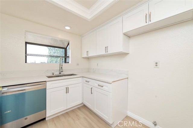 2038 S Bon View Avenue, Ontario CA: https://media.crmls.org/medias/eea581aa-6f2e-4dd8-a5a5-31d5490385fc.jpg