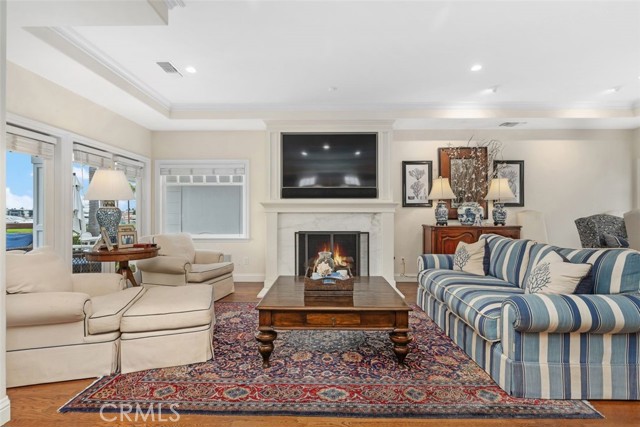 Detail Gallery Image 6 of 43 For 2431 Bayshore Drive, Newport Beach,  CA 92663 - 4 Beds | 3/1 Baths