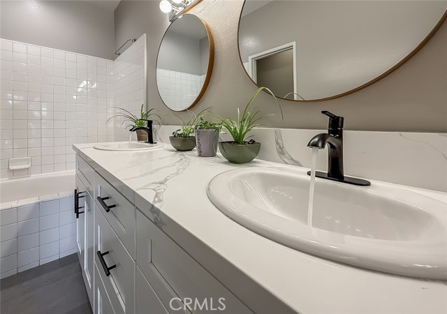 4766 Taranto Way, Oak Park CA: https://media.crmls.org/medias/eea6ffaa-5b40-41e3-bb19-ab882b5ed489.jpg