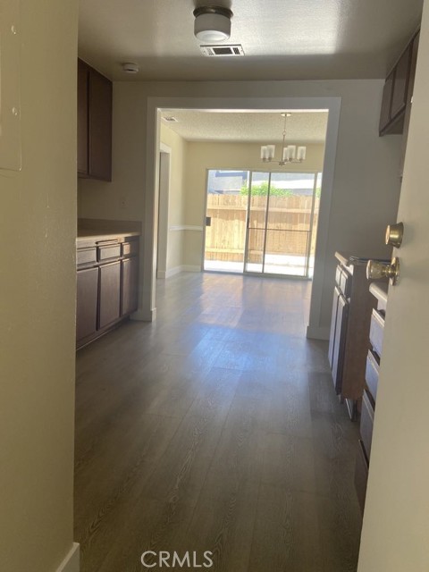 9800 Vesper Avenue, Panorama City CA: https://media.crmls.org/medias/eea8d872-d6c2-499a-94b5-34f33a683417.jpg