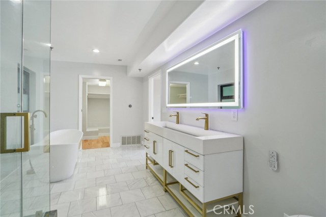 Detail Gallery Image 23 of 56 For 3600 Multiview Dr, Los Angeles,  CA 90068 - 3 Beds | 2 Baths