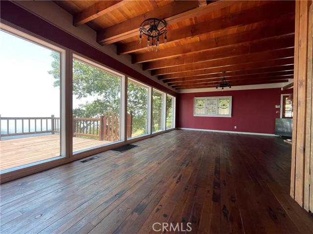 28665 Willow Road, Lake Arrowhead CA: https://media.crmls.org/medias/eea8fe3c-8f5d-49e6-bb19-7a3466bfb87b.jpg