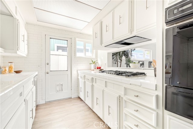 Detail Gallery Image 9 of 27 For 130 43rd, Newport Beach,  CA 92663 - 4 Beds | 3 Baths