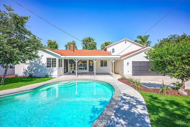 1375 N Euclid Avenue, Upland CA: https://media.crmls.org/medias/eea998cc-7369-4b6c-b32c-651351bb2166.jpg