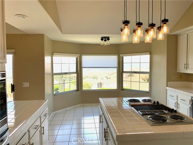 6 Saros, Irvine CA: https://media.crmls.org/medias/eea9bc76-c3fa-4f0f-9e1c-ecc853d4ad1b.jpg