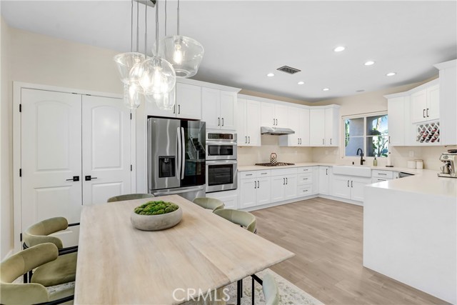 Detail Gallery Image 7 of 34 For 19920 Holly Dr, Saugus,  CA 91350 - 3 Beds | 2/1 Baths