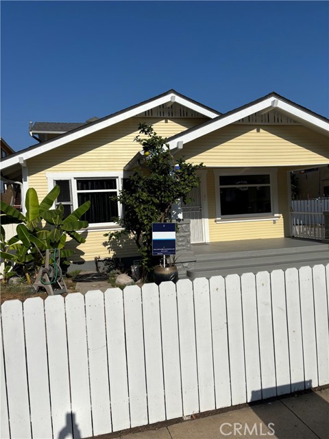Detail Gallery Image 1 of 5 For 732 Saint Louis Ave, Long Beach,  CA 90804 - – Beds | – Baths